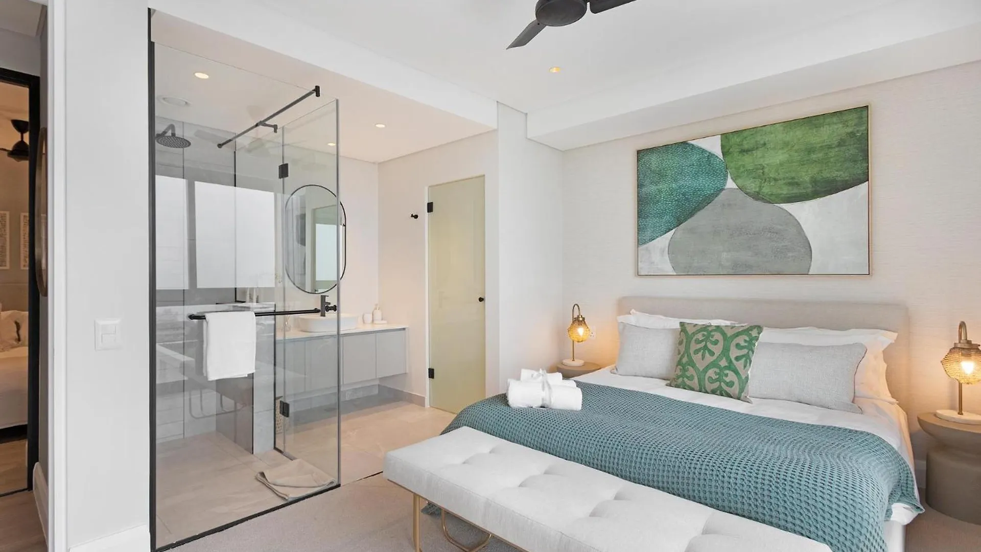 Alluring 2Bed Apt W Sea Mountain Views Marlo Vale Cape Town