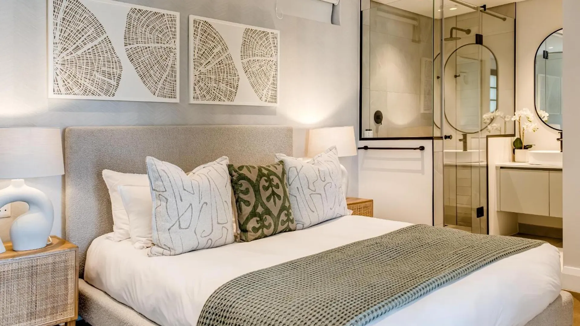 Alluring 2Bed Apt W Sea Mountain Views Marlo Vale Cape Town